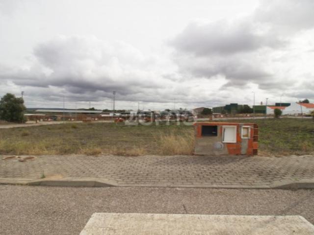 Terreno urbano para construção em Viana do Alentejo