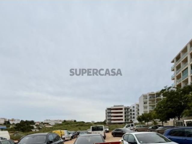 Terreno urbano para construir 28 apartamentos perto da praia Portimão. Alvor