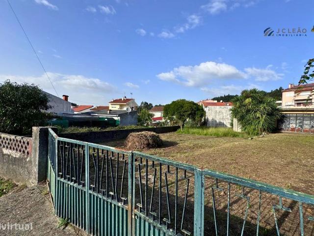 Terreno Urbano para construo Moradia de 4 frentes