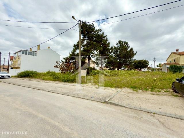Terreno Urbano para Construo de 2 Moradias