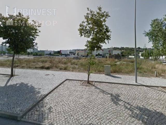 Terreno urbano para grande superfície comercial em Loulé