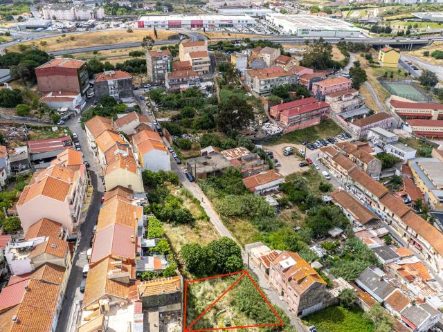 Terreno urbano para venda – 291 m² | Rua Particular à Quinta do Reguengo, Lisboa