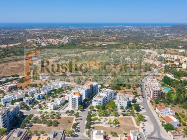 Terreno urbano para 15 apartamentos + unidade comercial em Loulé. RP2413P