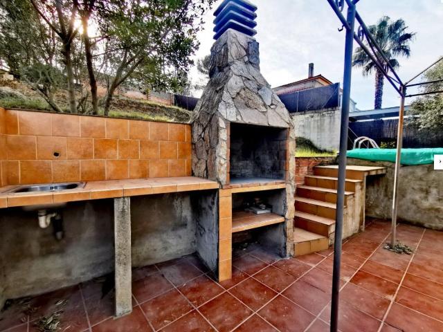 Terreno urbano piscina y barbacoa incluida