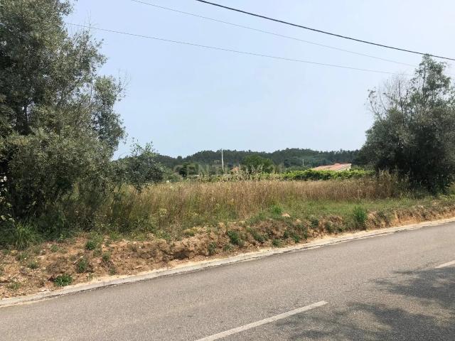 Terreno urbano plano com área total de 4.404m2 numa localização boa a 10 min da Lousã