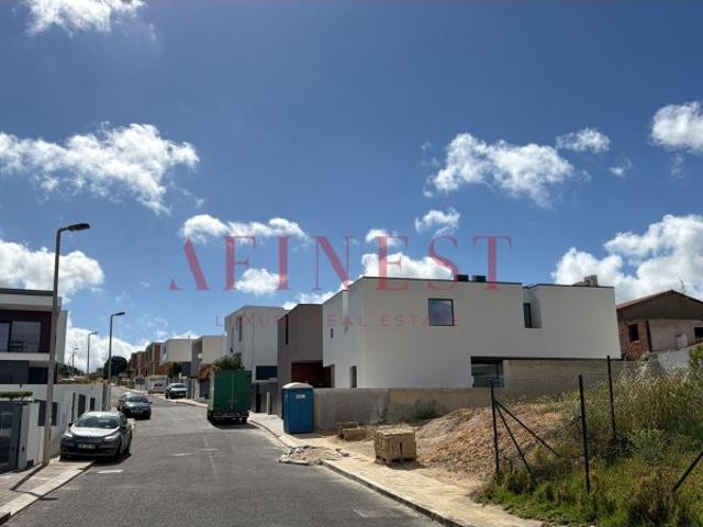 TERRENO URBANO PREMIUM EM BICESSE PRIVACIDADE, SOL E ENORME POTENCIAL