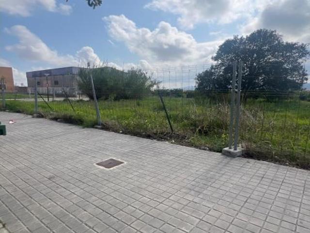 Terreno urbano residencial de 310 m2 para construir vivienda unifamiliar en Polinyà de Xúquer