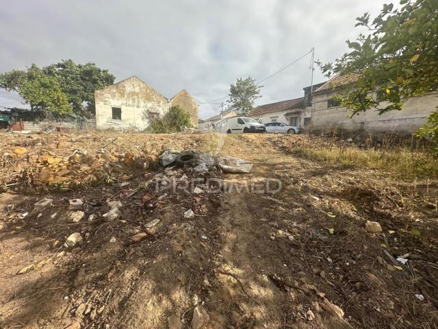 Terreno Urbano Seixal para Prédios ou Serviços 3840m2