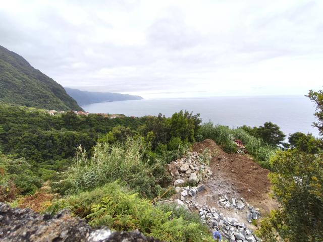 Terreno Exclusivo com 1.582 m² sobre o Mar | Ponta Delgada, Madeira