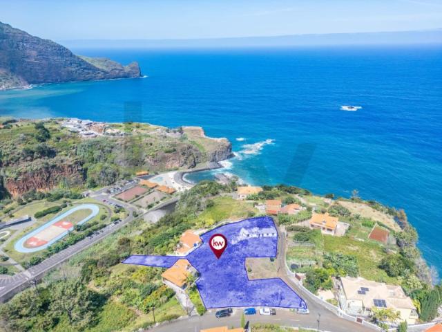 Terreno com moradia T1 e vista mar no FAIAL