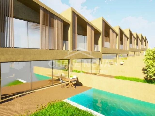 Terreno 2245m² com Projeto Aprovado para 8 Moradias com Piscina a 3 Minutos da Praia de Lavadores
