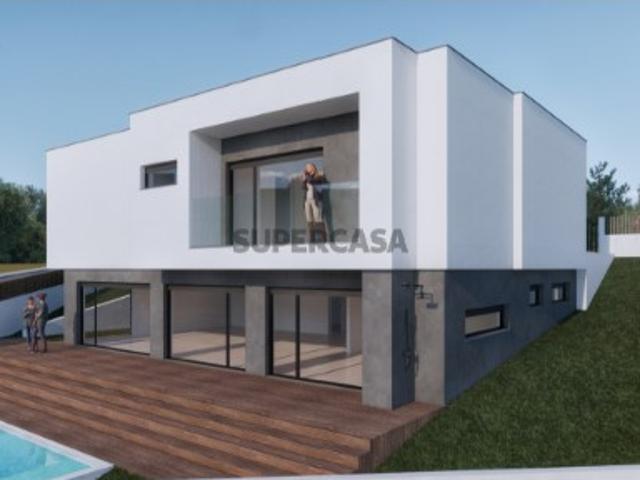 Moradia T4 isolada em construção