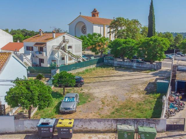 Terrenos Urbanos em Águas de Moura – Excelente Oportunidade para Habitação ou Investimento