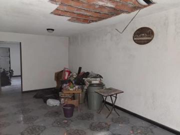 Terreno en Venta en Residencial las Puentes con casa para remodelar o tirar, Atención inversionistas