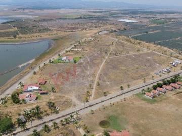 Terrenos residenciales a orillas del lago La Vega