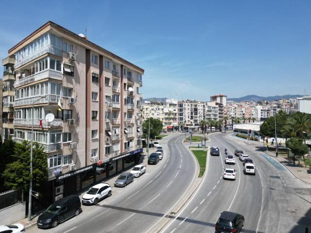 Tersane Yalı Bulvarı Üzerinde Satılık 3+1 Full Tadilatlı Daire