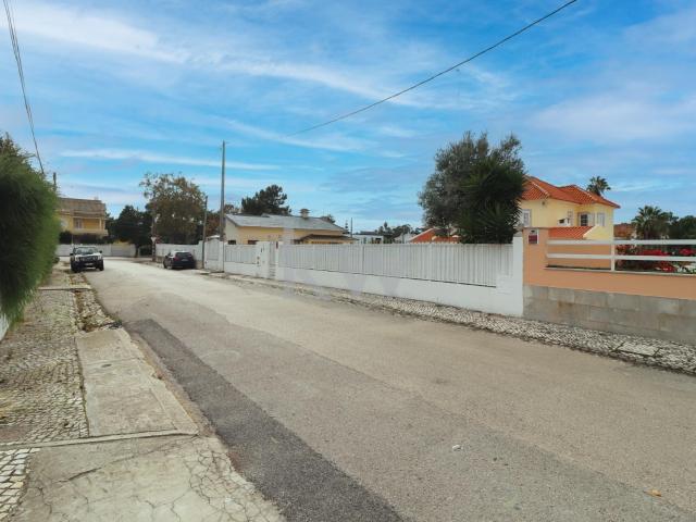 Moradia Marisol T4+1 431 m2 de área coberta implantada num terreno de 1026 m2 a 10min da praia