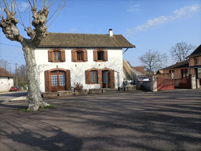 TES BELLE MAISON DE VILLAGE AVEC DEPENDANCE