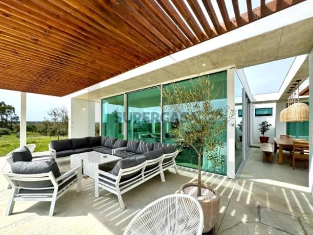 Tesouro Contemporâneo na Serenidade Alentejana