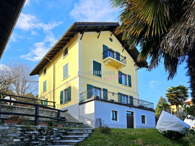 Tessiner Villa saniert, mit Seeblick, Garten und Einliegerwohnung in der Mansarde
