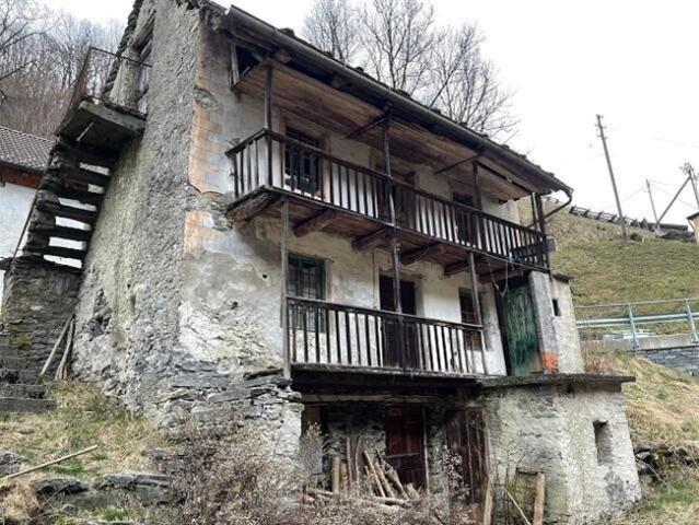 Tessinerhaus zum Ausbauen mit Umschwung / Tessiner Haus soll mit Grundstück restauriert werden