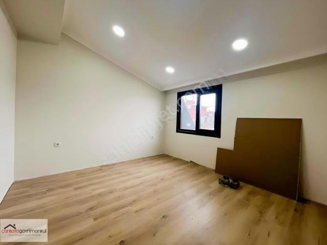 Tevfikbey'de Emsallerinden Büyük 2+1 Sıfır Son Kat Daire!