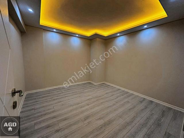 Tevfikiye De 3+1 130m2 Kombi Ankastre 2balkon 2cephe Ayrı Mutfak