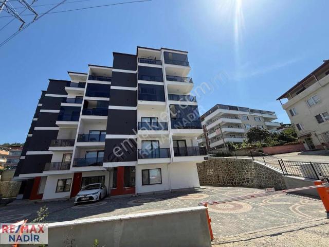 Teyyaredüzünde Merkezi Konumda Geniş Deniz Manzaralı Daire