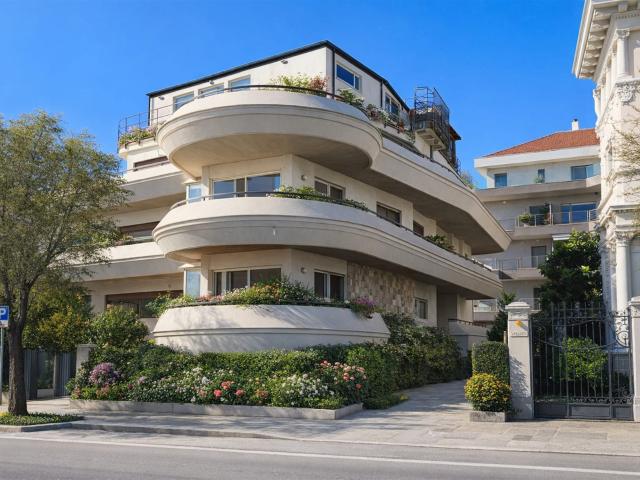 Tft Cod. 12334 Pescara, Vendita Intero Stabile Fronte Mare 1151m² Pescara