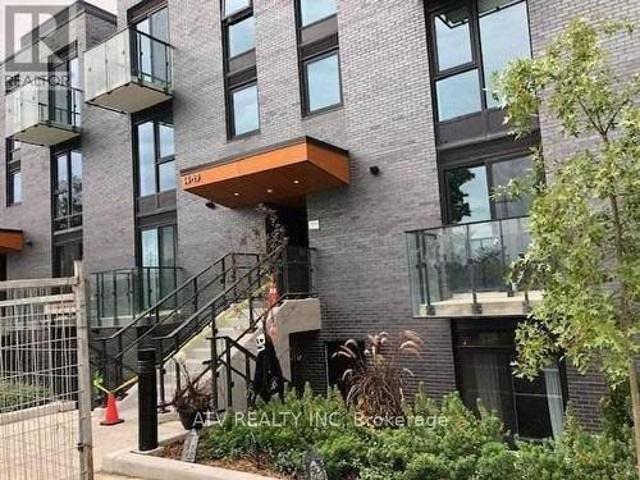 Th17 10 Brin Drive, Toronto, ON, M8X 0B3 townhouse for sale | Listing ID W13570 | Royal LePage