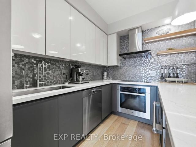 TH106 160 Vanderhoof Avenue