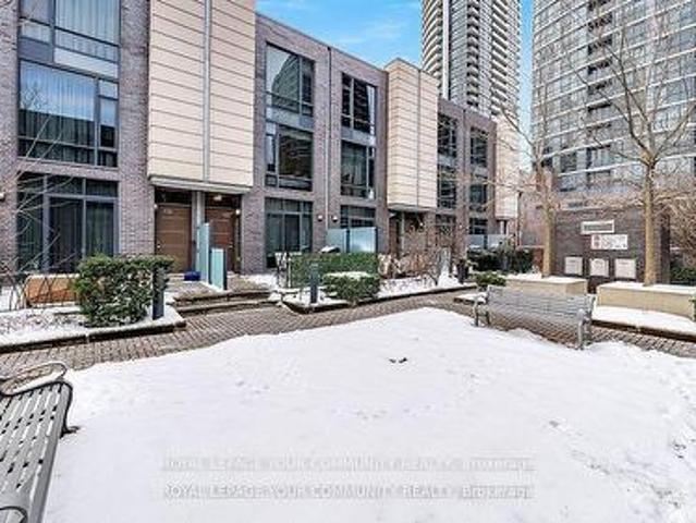 Th12 15 Valhalla Inn Road, Toronto, ON, M9B 0B3 townhouse for sale | Listing ID W12018 | Royal LePage