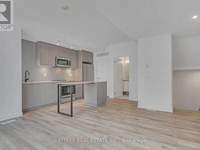 Th4 30 Ed Clark Gardens, Toronto, ON, M6N 0B5 townhouse for lease | Listing ID W13015 | Royal LePage