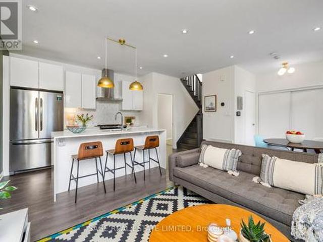 Th4 39 Florence Street, Toronto, ON, M6K 0C5 townhouse for sale | Listing ID C12198 | Royal LePage