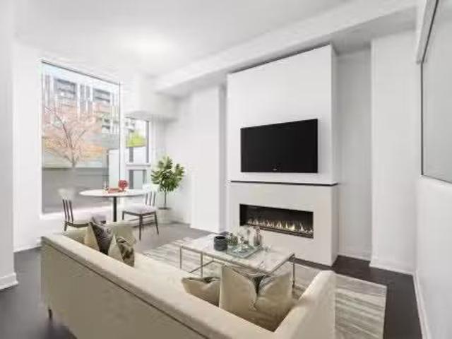 Th6 1188 Rue St Antoine O. Montréal Ville Marie, QC, H3C 1B4.