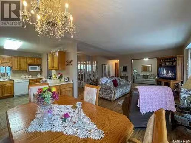 Th Avenue W, Kindersley, SK, S0L 1S0 condo for sale Listing.