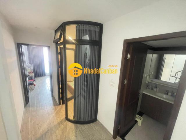 Thạch bàn ô tô đỗ cổng gần phố nhà đẹp ở ngay