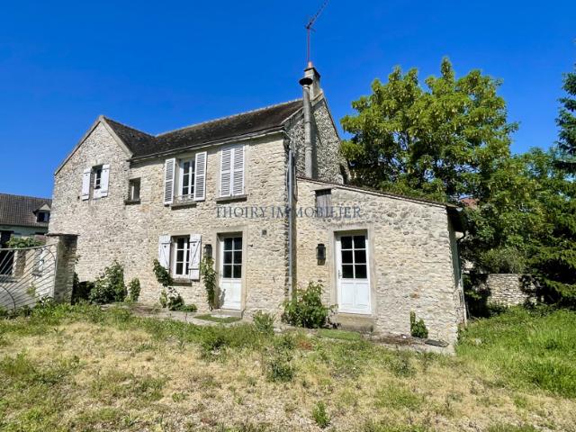 Thoiry 2 km. Maison ancienne avec dépendances sur 1478 m2