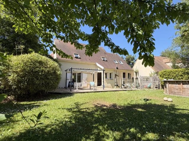 THOIRY MAISON FAMILIALE AU CALME