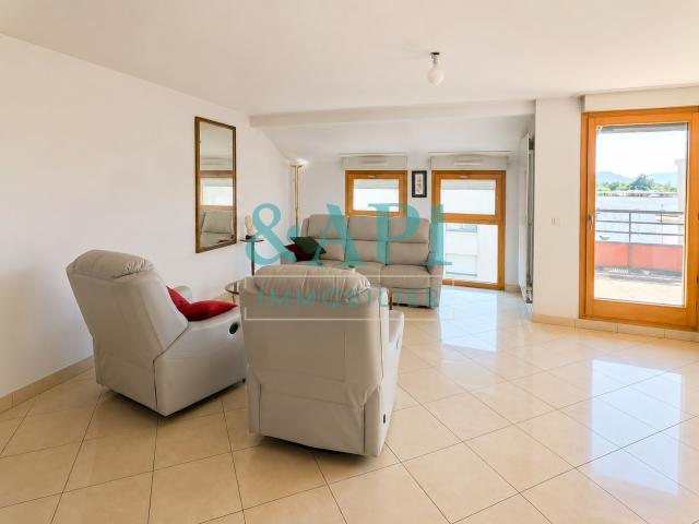 THONON LES BAINS APPARTEMENT T6 DE 120M2 EN DUPLEX HYPER CENTRE VILLE AVEC GARAGE ET PARKING