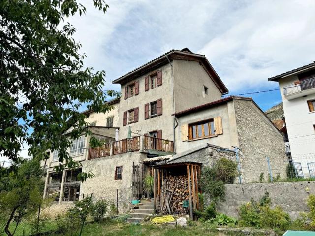 Thorame haute, maison de village 163 M2 habitable, terrain constructible 950 M2