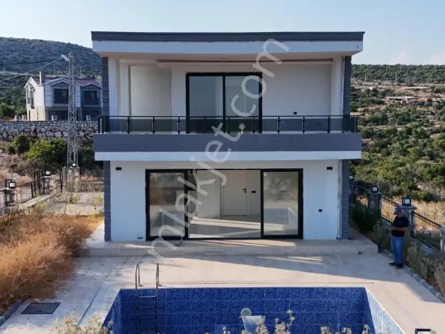 Thor'dan Kız Kalesi Mh. Satılık Deniz Manzaralı| Havuzlu Villa