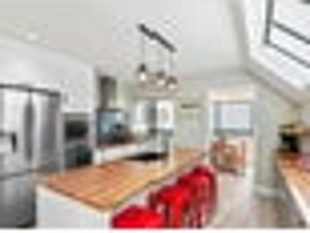 Thorndon, Living / Income opp Qn Margaret College