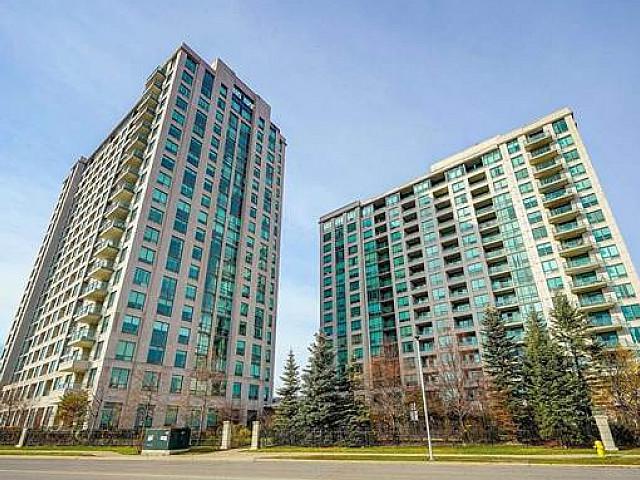 Thornhill Promenade Condo 2 Bedroom + Den 2 Bathroom For Sale