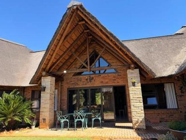 thabazimbi: stylish family home on t.