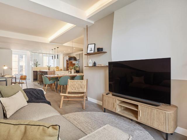 Thallo 3 bedrooms in Paradis / Petites Écuries, Paris Amsterdam Apartments for Rent