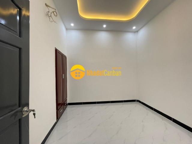 Thanh ly nha câp 4 85m² gân bưu điên xa phong phu binh chanh gia 795 triêu
