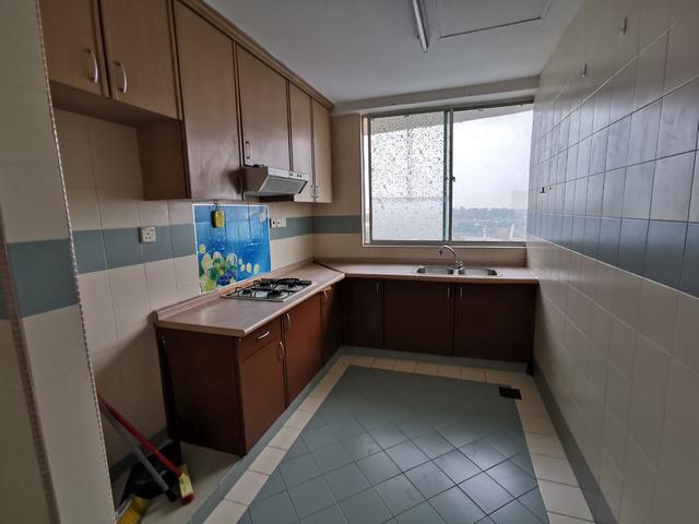 The Country Tower Condominium Seri Alam 4 Bedroom 3 bathroom interme