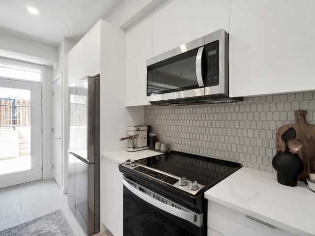 The Cove Townhomes 2 Bedroom Apartment for Rent at 425 Michigan St, Victoria, BC V8V 0H1 James Bay