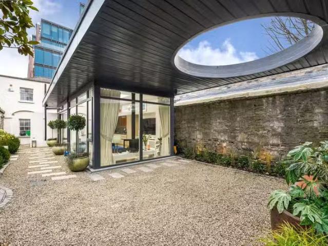 The Coach House, 4 Cumberland Road, Dublin 2, Dublin 2, D02DY2.